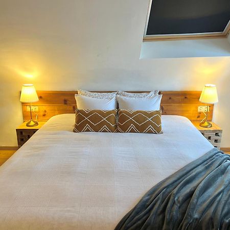 Mes Caprices B&B Villa Mosan Bord De Meuse Намюр Екстериор снимка